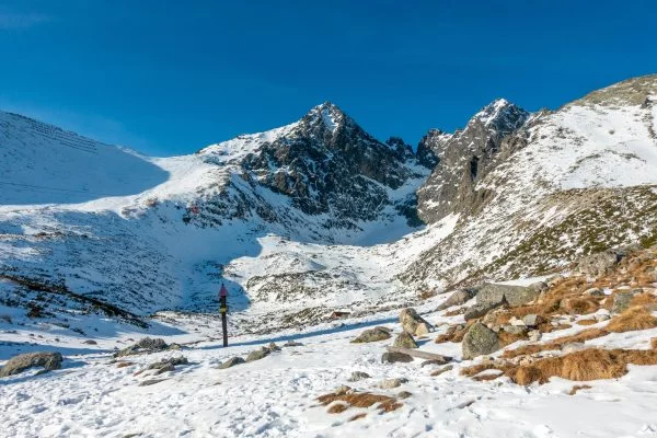 Widok na Lomnický štít, Kežmarský štít oraz Skalnaté pleso