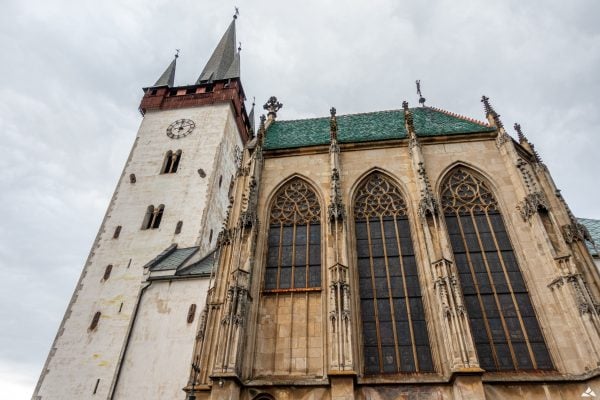 Spišský Štvrtok - widok na wieżę i kaplice rodu Zápolya